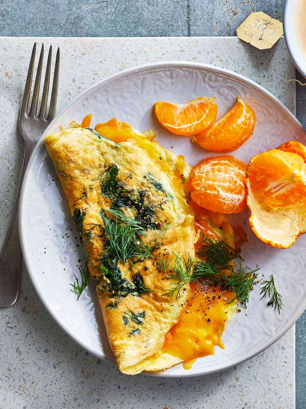 Make healthy omelet with spinach