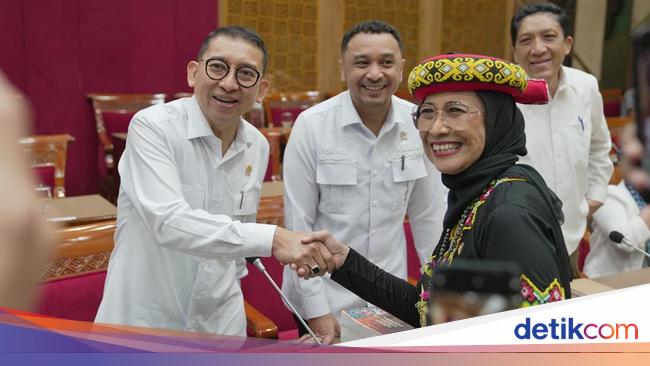 Kemenbud and Parliament discuss the urgency of recycling Indonesian history