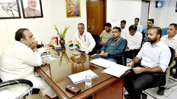 Minister Pankaj Singh reviewed the continued development works in the Vikaspuri meeting -selecting division, which was sought over a week -NCR Pankaj Singh Review Development Works and Sanitation Meeting