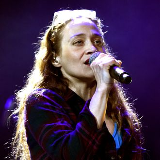 fiona-apple-releases-sleek-tune-‘preterial-(let-her-stagger-dwelling)’