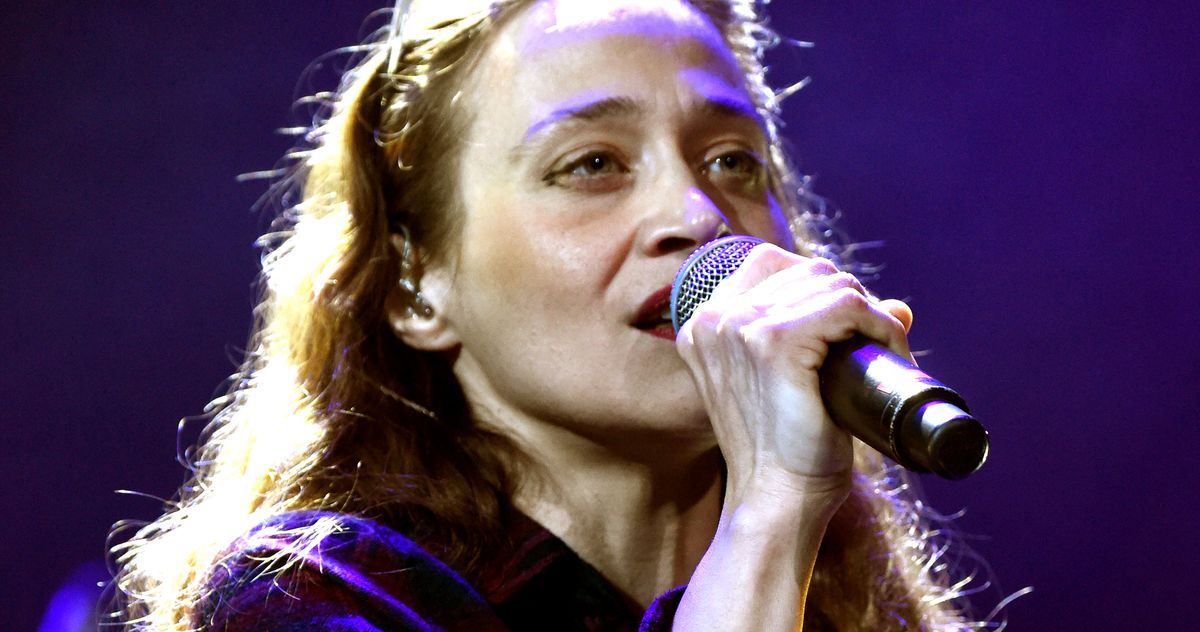 fiona-apple-releases-recent-track-‘preterial-(let-her-inch-dwelling)’