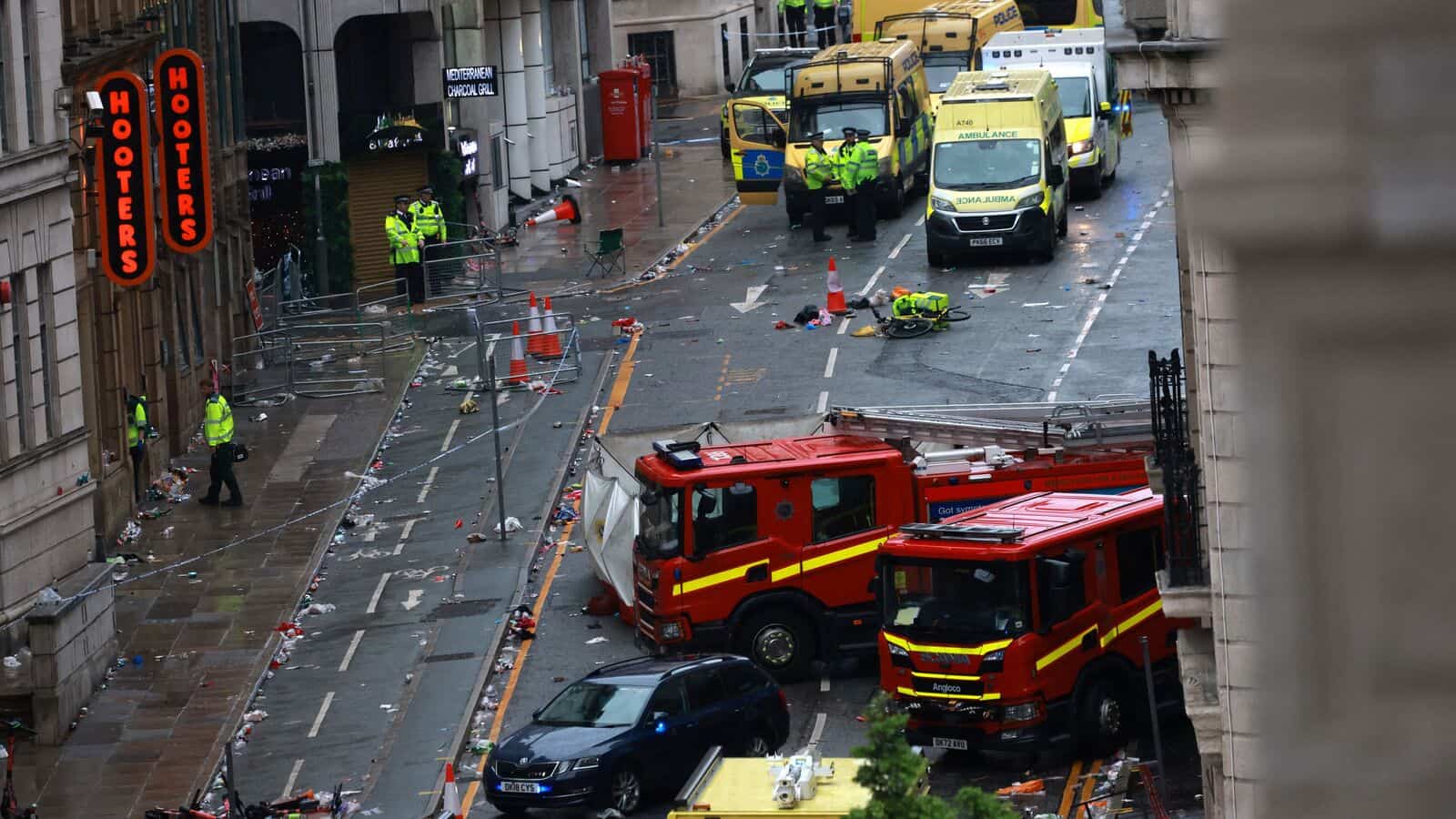 Motor hits pedestrians during Liverpool FC title parade; Several injured, 1 detained | Today news