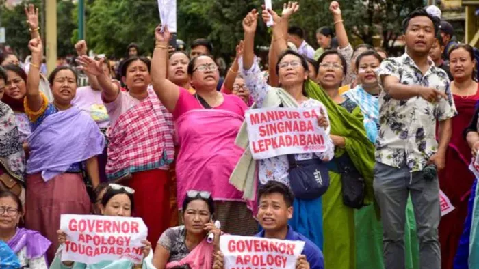 Tear gas -shells released on protesters on the second day in Manipur protest by forming a six -kilometer -long human chain -Manipur protests police use tear gas on protesters apologizing