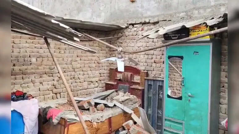 In Rajasthan, thunderstorms killed 2 people, the wall of the raw house fall, mother-daughter and father buried