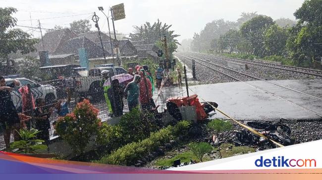 The Cross Guard is a suspect in the death collision of the Malioboro Express vs 7 car