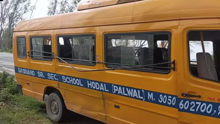 Bus accident: School bus full of students in Palwal overturned, injured many students – NCR Palwal News School bus injured several students