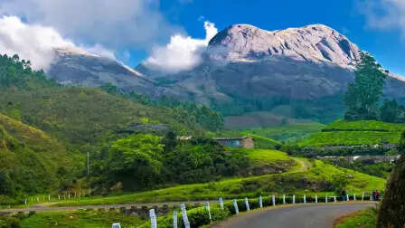 If you want to spend a few moments of peace, then go to this place near Delhi.