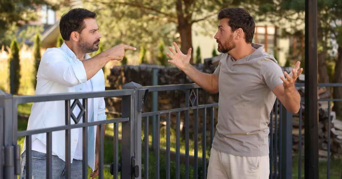 man-fumes-at-‘controlling’-neighbour-as-‘parking-battle’-goes-‘too-a-ways’