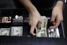 Standard Charterd: The dollar could face a significant drop in 2026