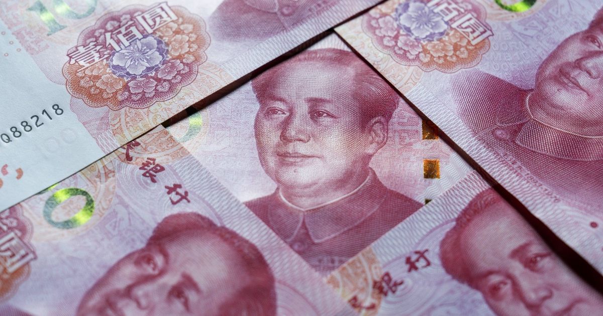 The drop of the dollar is pushing China to weaken the yuan’s strength after months of its support