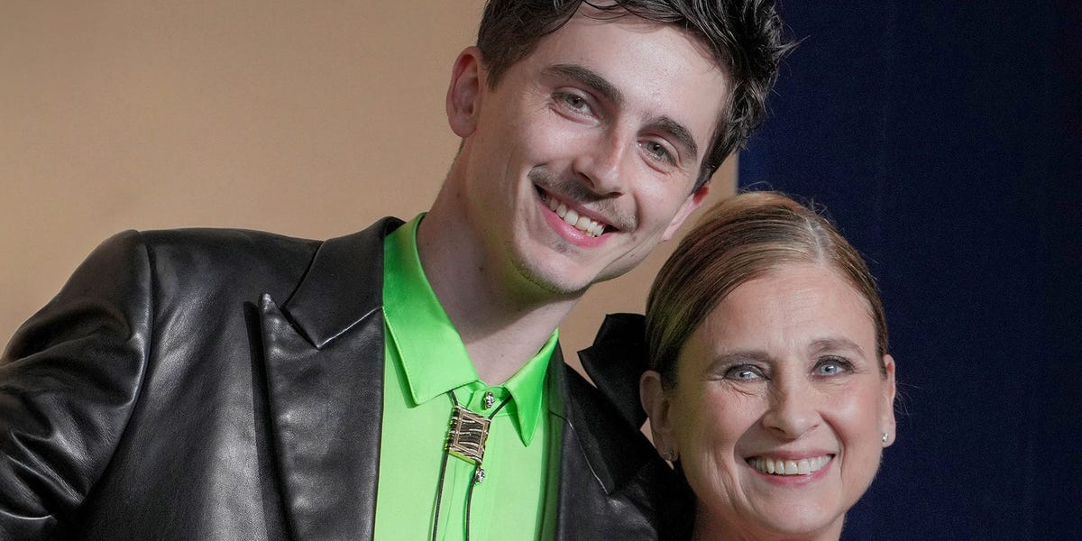 timothee-chalamet’s-mom-dishas-on-perks-and-parsing-a-celeb