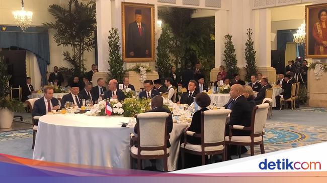 Moment Prabowo dinner was flanked by Macron and Brigitte in the palace, there was didit