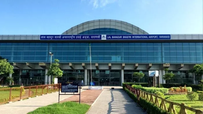 Up News: Technical error in aircraft, flight leaves after 14 hours; Passengers were upset all night at the airport – Varanasi flight delayed 14 hours due to technical problems