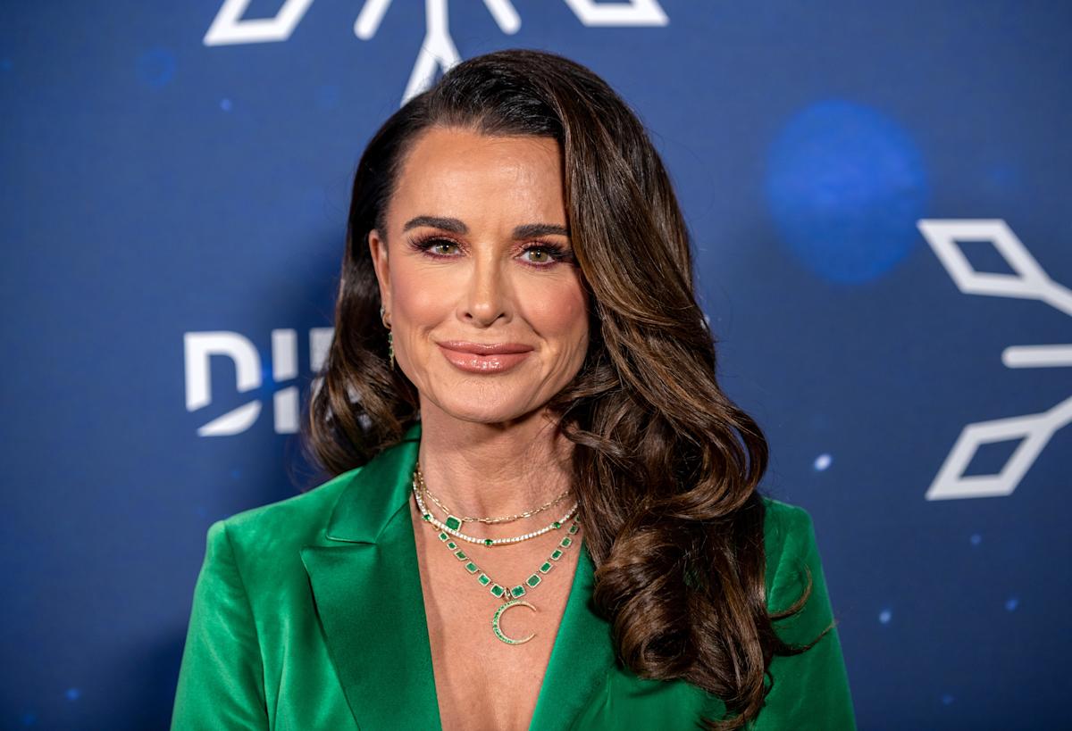 kyle-richards-calls-this-dermatologist-popular-tinted-face-sunscreen-‘the-absolute-easiest’