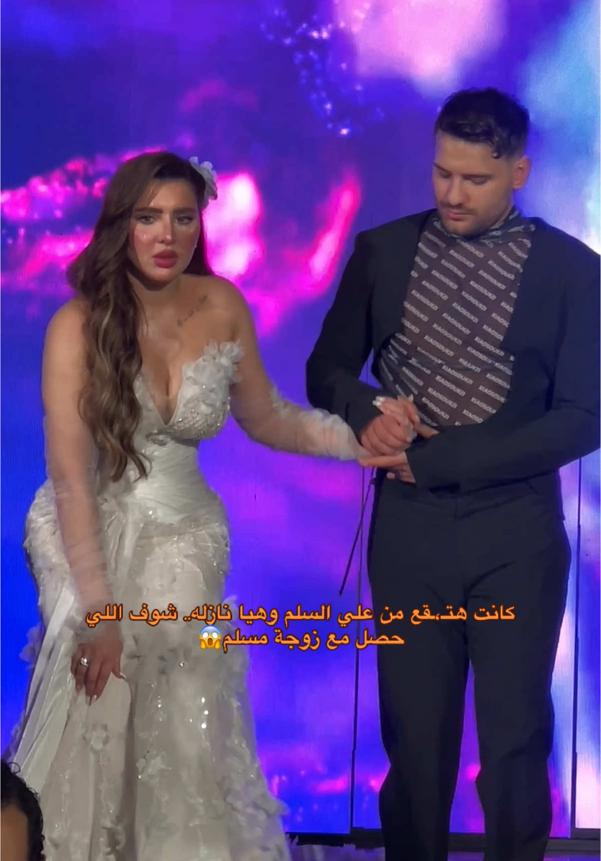 @rankingtv0-كانت-هتـ،ـقع-من-علي-السلم-وهيا-نازله.-شوف-اللي-حصل-مع-زوجة-مسلم#اروي…
