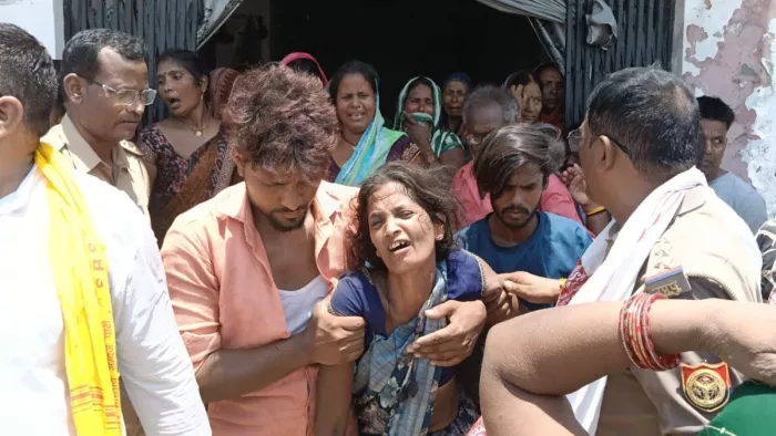 Santakbirnagar: The smell came off the road as he approached he flew and flew away
