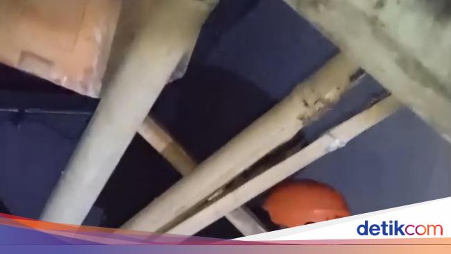 Houses in Bogor collapsed the impact of heavy rain, 1 residents of building debris