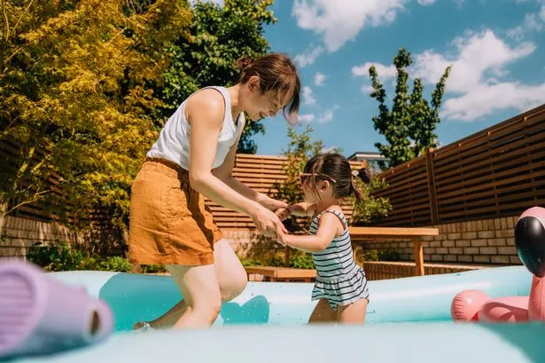 blow-up-inflatable-pool-‘suddenly’-with-favorite-household-item