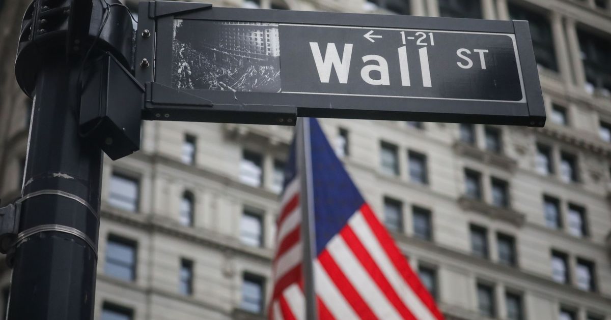 Wall Street indicators who shrink its profits amid a legal conflict over Trump’s fees