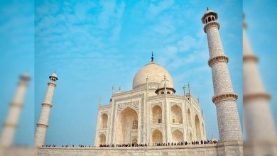 You also have to walk around the Taj Mahal of Rajasthan, cheap with fun