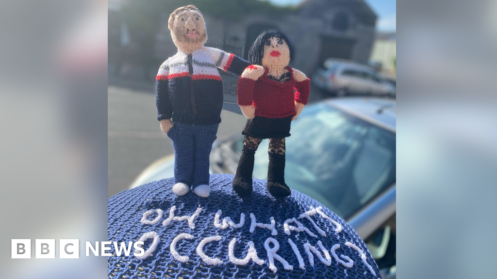 hay-on-whye-festival-gavin-&-stacey-postbox-topper-vandalked