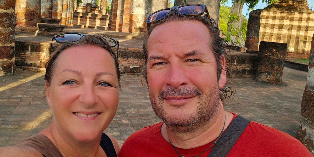 geni-x-couple-gits-up-city-lifestyles-to-drag-a-seaside-resort-in-thailand