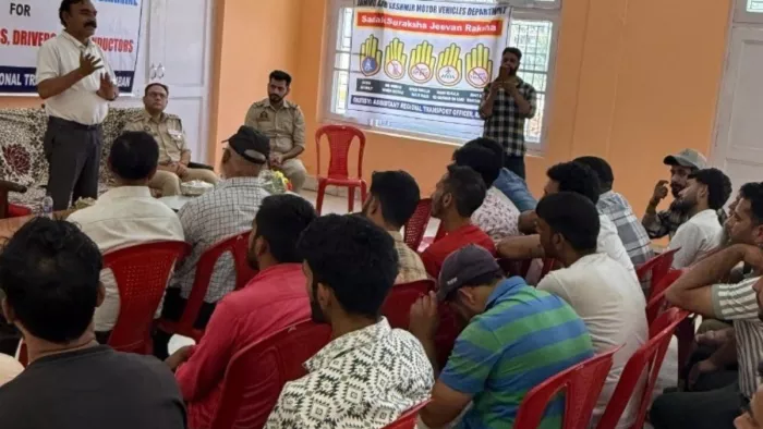 JAMMU KASHMIR: Awareness campaign on traffic safety in Ramban made public aware of the traffic rules