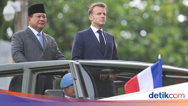 Macron Uploads Moment Videos in Jakarta using Indonesian caption