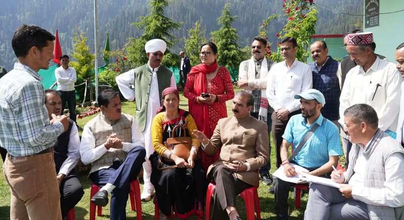 Chief Minister contacted villagers, approved the help of Rs 5 Lakh to women -yourself help groups in Shari of Kullu