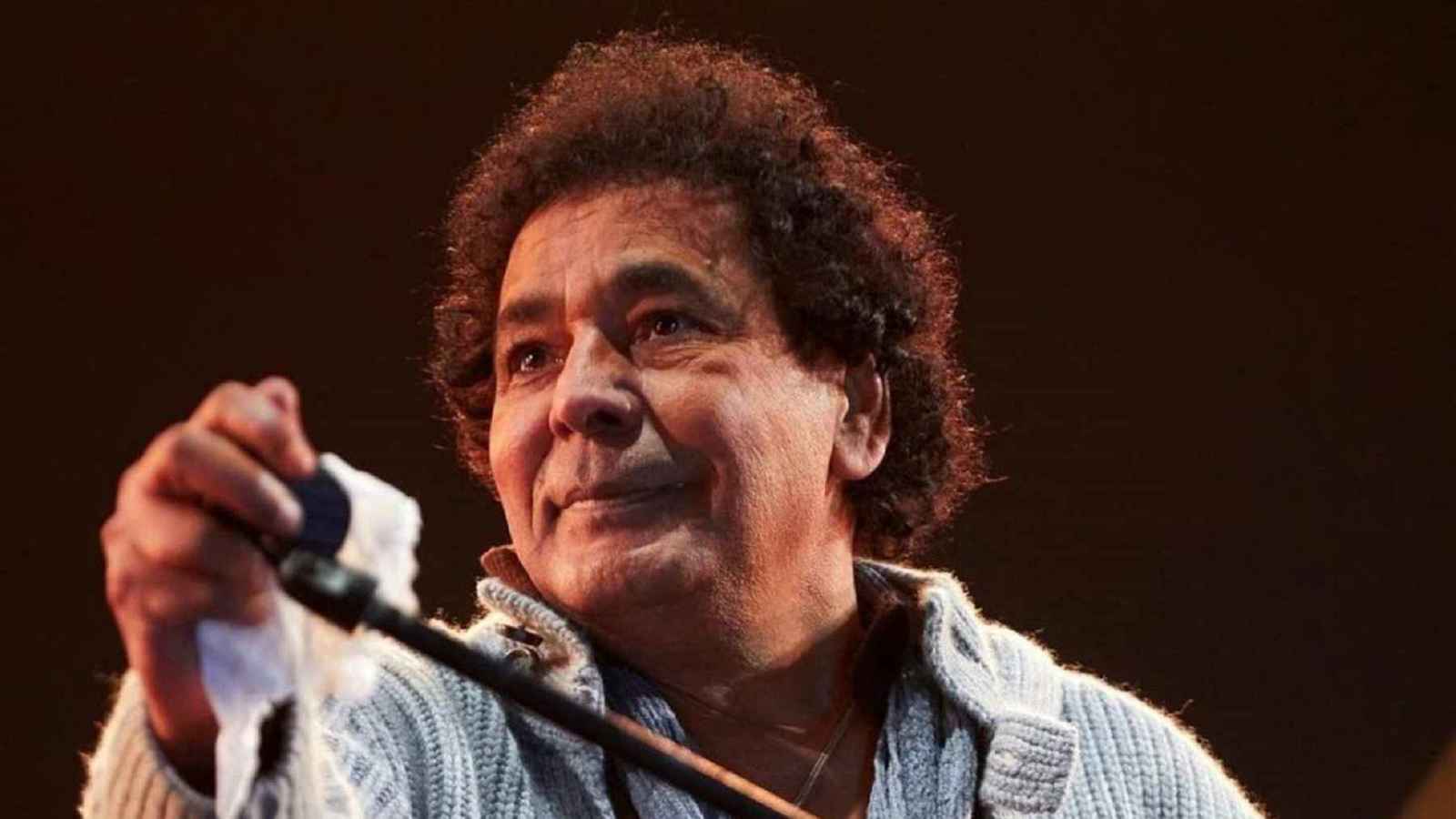 بكاء-محمد-منير-يشعل-مواقع-التواصل.-ما-القصة؟