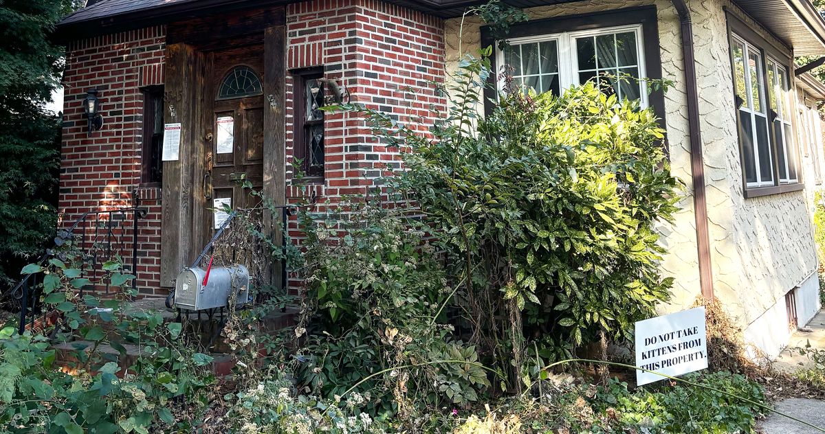 trump’s-jamaica-estates-childhood-house-selles-to-“flippers”