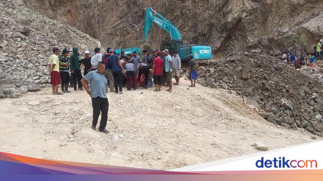 Mining activities on mountain horse were stopped after the landslide killed 14 people