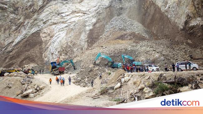 Mine on Cirebon Horse Mountains landslides kills 14 people, the driver has been investigated