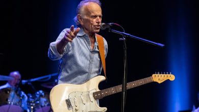 neil-young-duets-with-the-seashore-boys’-al-jardine-on-fresh-song