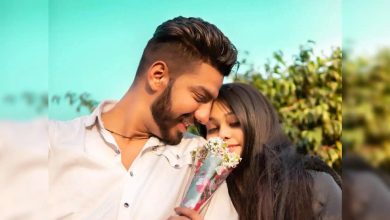 If the girl does these 8 things, then understand that she loves you, what is the sign in the viral video?