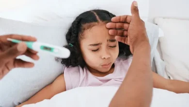 هل حرارة الطفل دائماً تعني مرضاً وما حقيقة الأمر؟