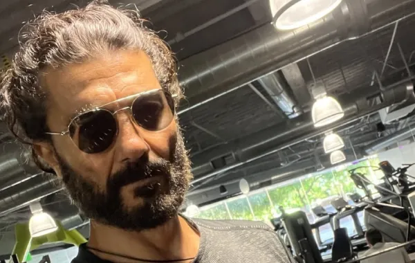 خالد النبوي يحتفل بخطوبه نجله في حفل بسيط بحضور الأصدقاء