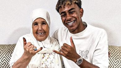مغربية-وراء-رفض-لامين-نصراوي-يمال-توثيق-لحظة-توقيع-عقده-الطويل-مع-برشلونة