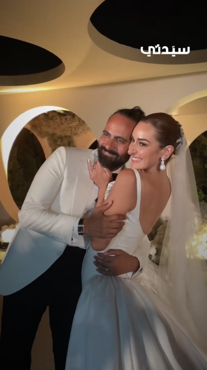 في مفاجأة أسعدت جمهورها.. احتفلت النجمة #أمينة_خليل بزفافها على المصور أحمد زعتر بعد فترة…