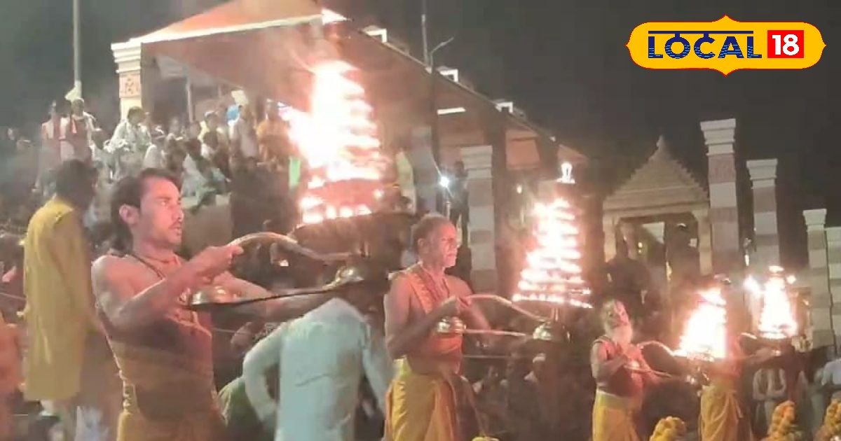 Saryu Ghat Aarti in Ayodhya: Sarayu Aarti in Ayodhya devoted to Indian soldiers
