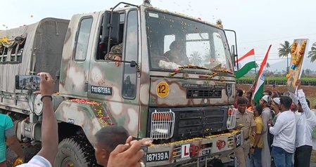 Karnataka: Martyr agnivated Murali Naik’s funeral gathered at the funeral of Pakistan’s shelling