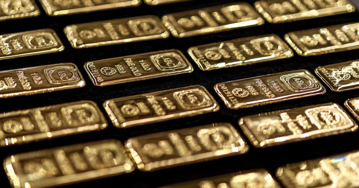 The price of gold is declining amid optimism in trading negotiations between America and China