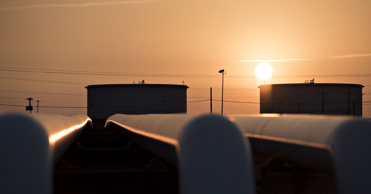 Oil prices are rising amid indicators over the almost decrease in US production