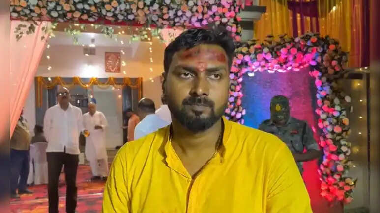 The groom stopped the march to participate in the safety practice in Bihar “Nation First”