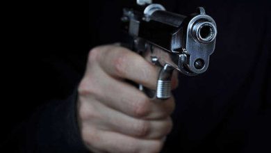 After all, how did the ticket take life? At 3am in the morning he ran away after playing the bell of the house, shot and shot the owner