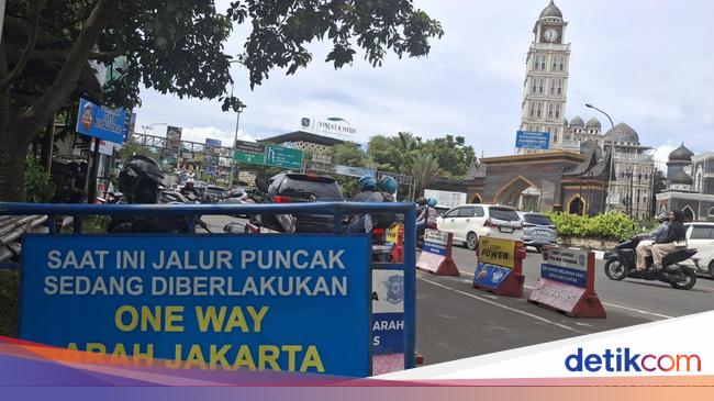 Bogor Puncak Bogor Tourist Flow, Police fits one direction in Jakarta