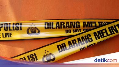 Police arrest murderers men lying in the calider gait West Jakarta