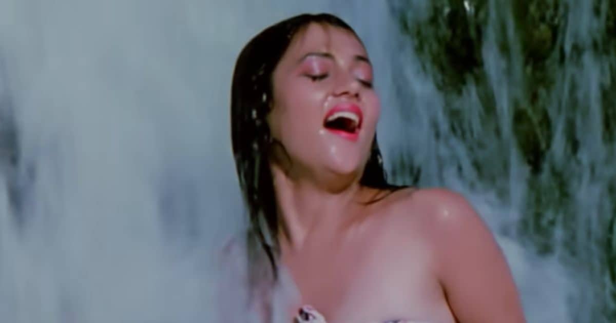 Star made as soon as she made her debut, Back -to Back offers, but Hasina’s film stopped after shooting ten days
