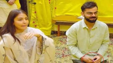 While visiting Premanand Maharaj, Virat-Anushka hid this special device for the camera, know what is it?