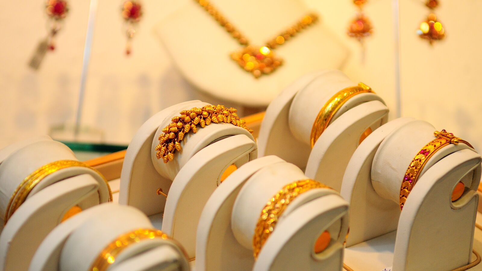 Gold Price Today: Rates crash almost 1% in the midst of volatile dollars, relieving geopolitical risks; Experts’ strategy for MCX Gold | Einsmark news